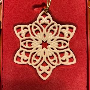 Lenox Annual Snowflake 2022 Porcelain Keepsake Ornament add to your Collection